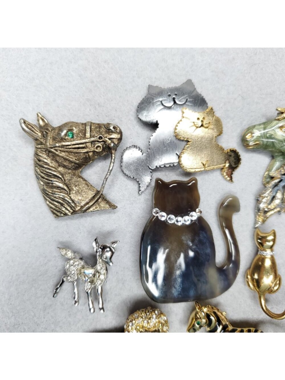 Animal Brooch Lot Figural Ultra Craft Cat Horse Monet Lion Zebra Deer Lot of 8 - Picture 3 of 10